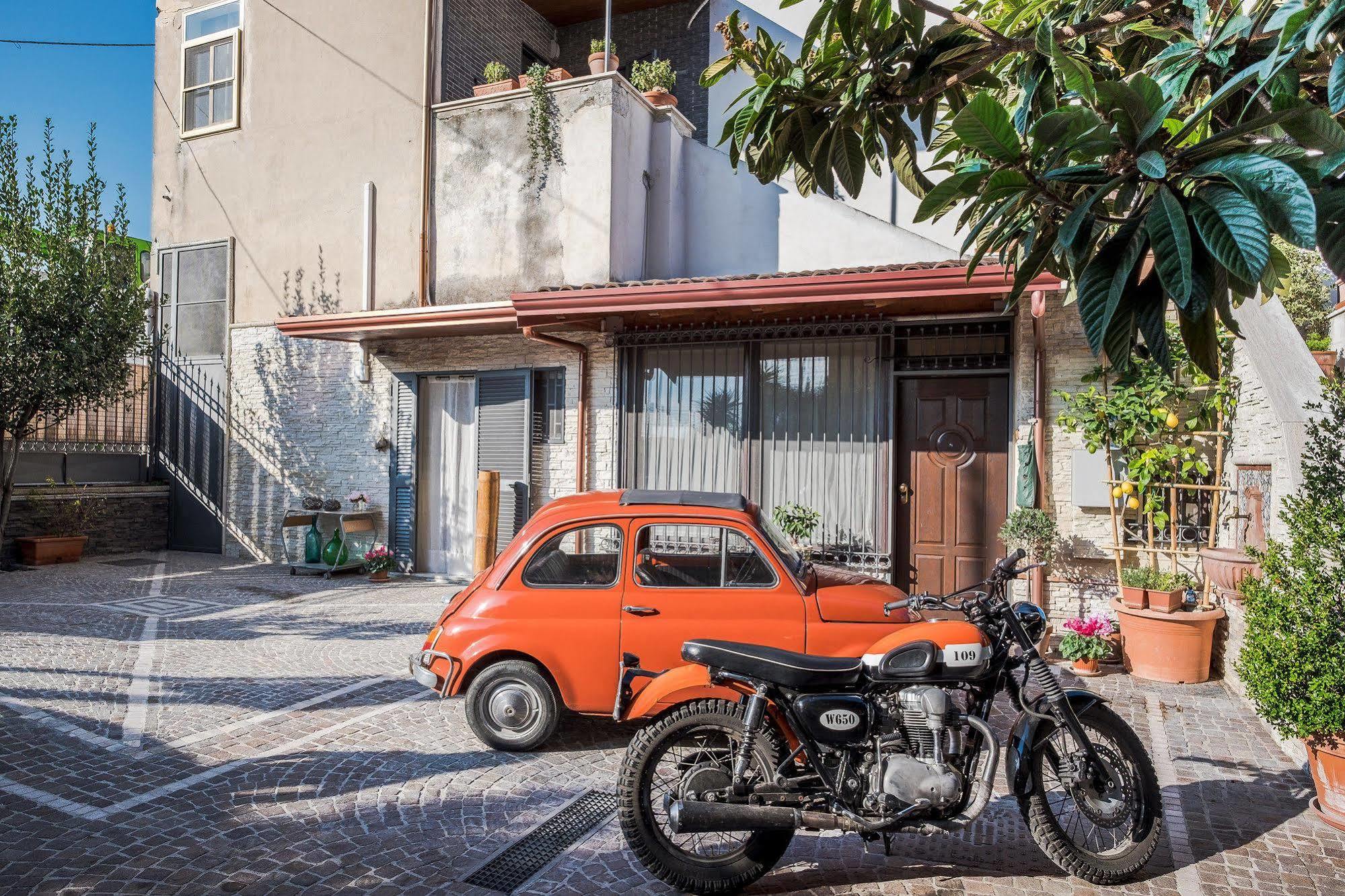 B&B La Casa Di Plinio Pompei Bagian luar foto