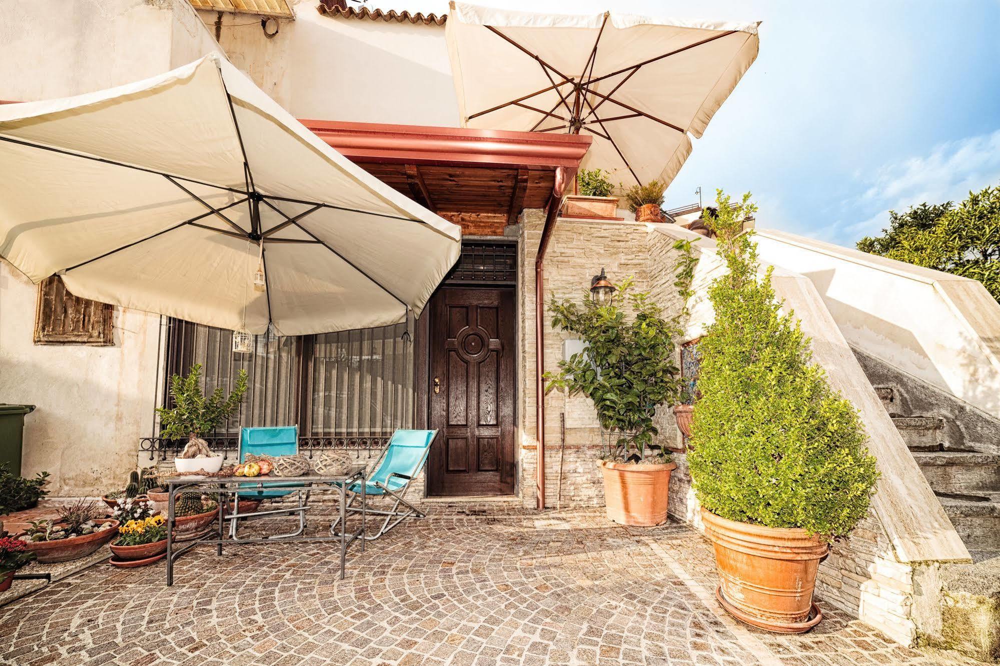 B&B La Casa Di Plinio Pompei Bagian luar foto